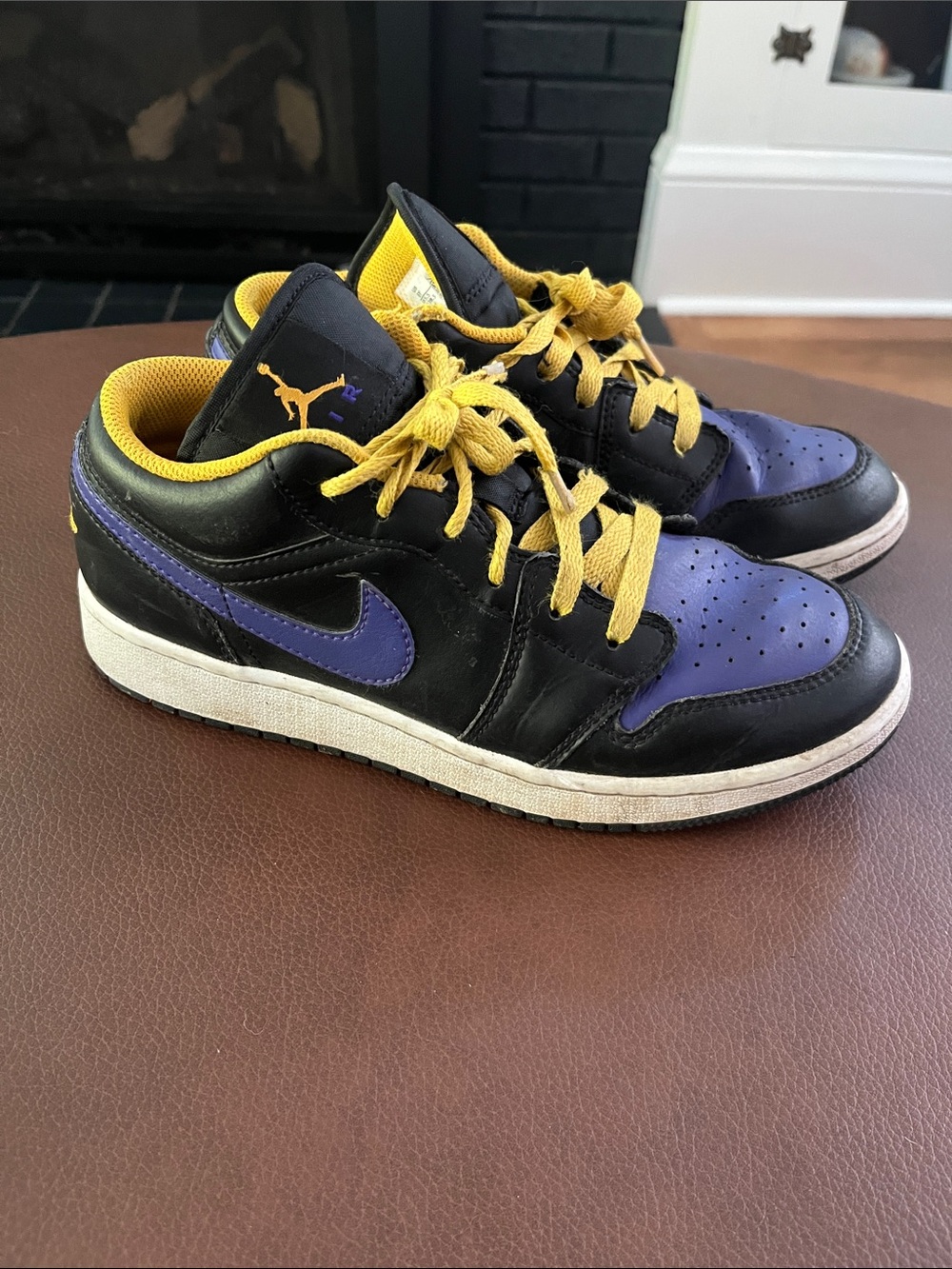 Nike air Jordan 1 low lakers colors size 6 youth